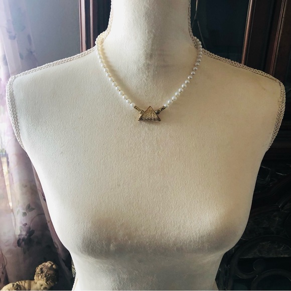 Handcrafted repurpose rhinestone triangle pendant Czech glass Pearl necklace - Picture 6 of 12